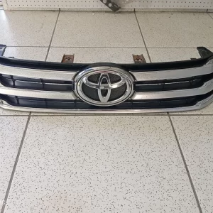 MASCARILLA TOYOTA REVO 2016-2020 C/LOGO  FILO CROMADO
