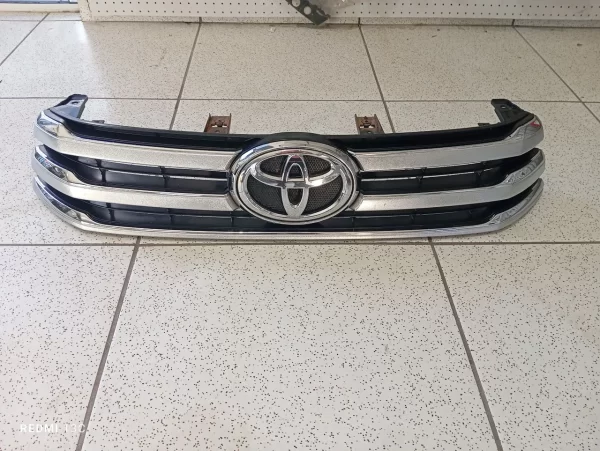 MASCARILLA TOYOTA REVO 2016-2020 C/LOGO  FILO CROMADO